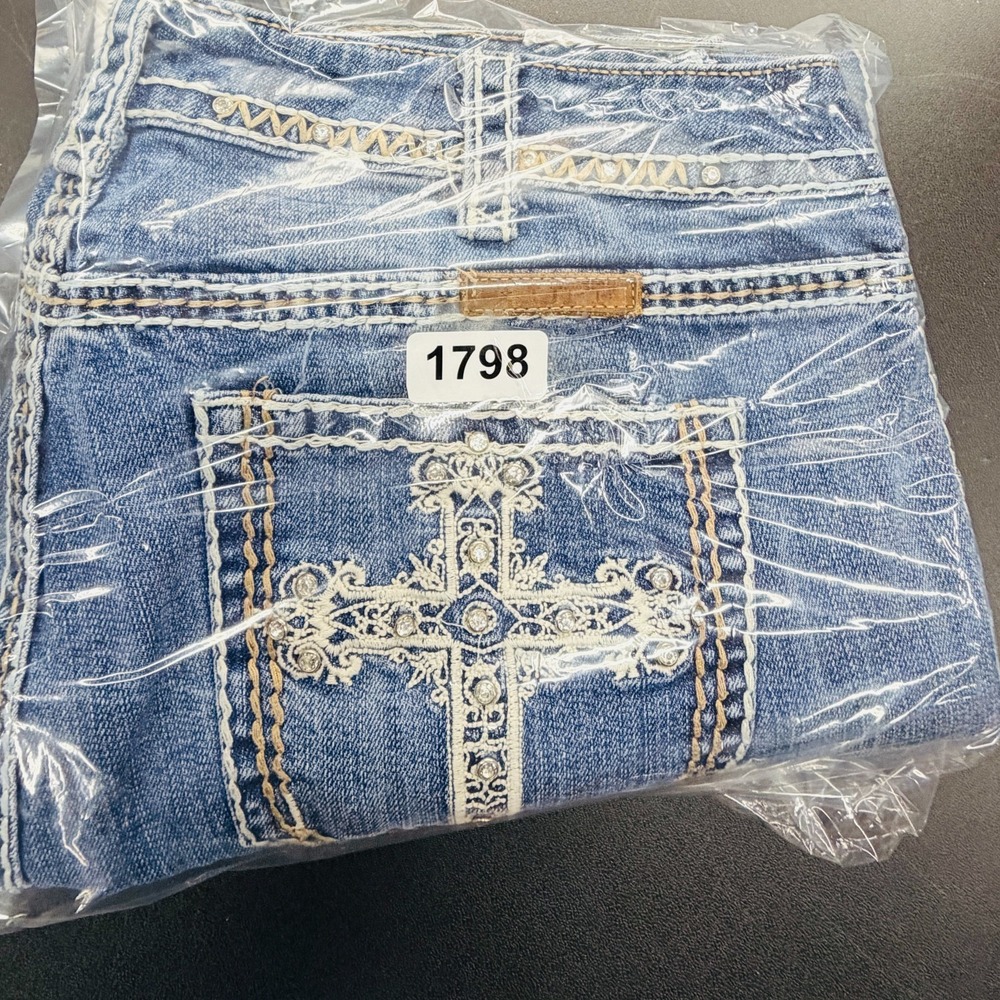 Cowgirl Tuff Jeans Womens Sz 32x35 (34x31) Victory White Stitch & Studded Cross - Picture 10 of 10